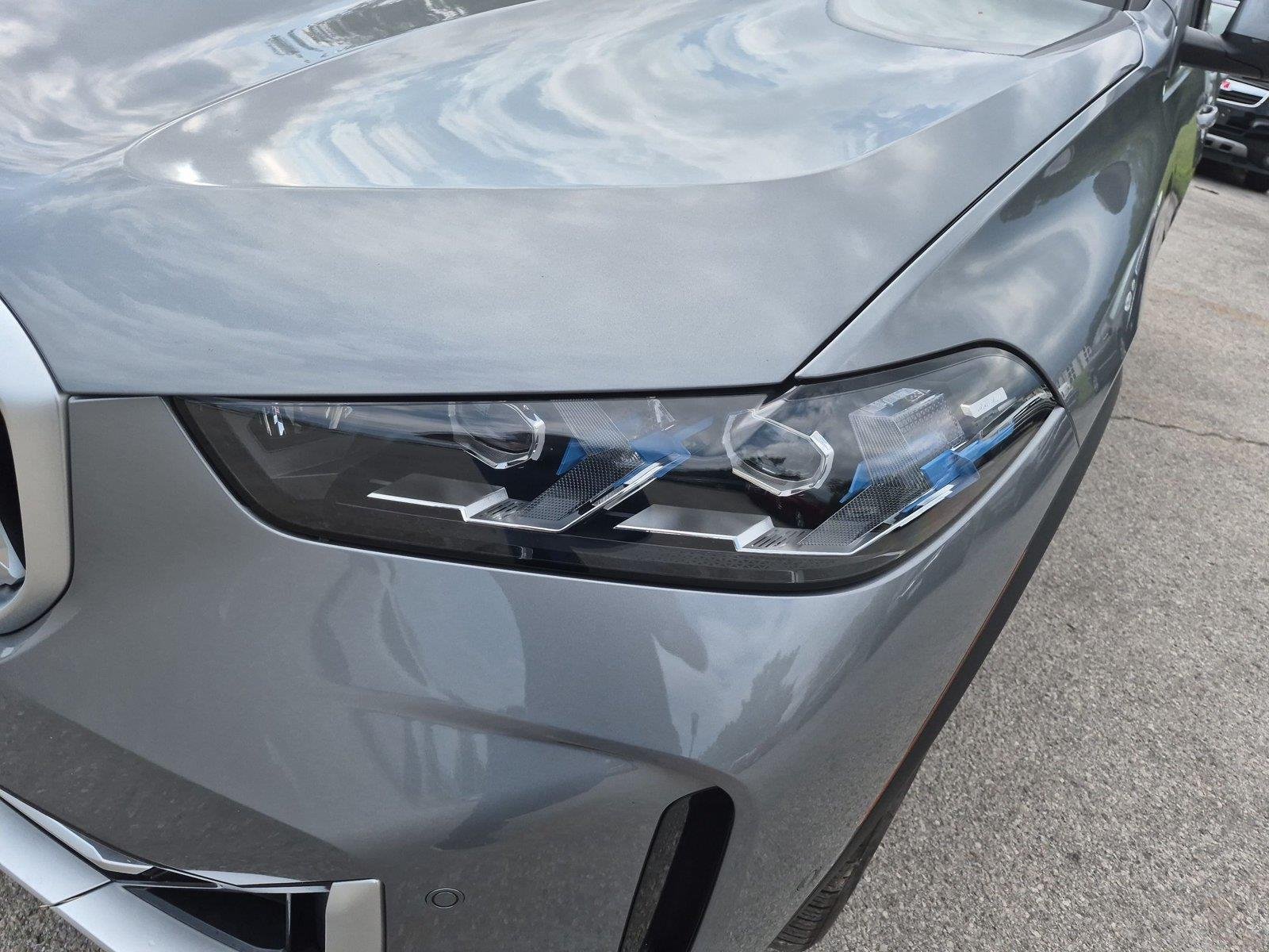 Used 2025 Skyscraper Grey Metallic BMW xDrive40i image 9