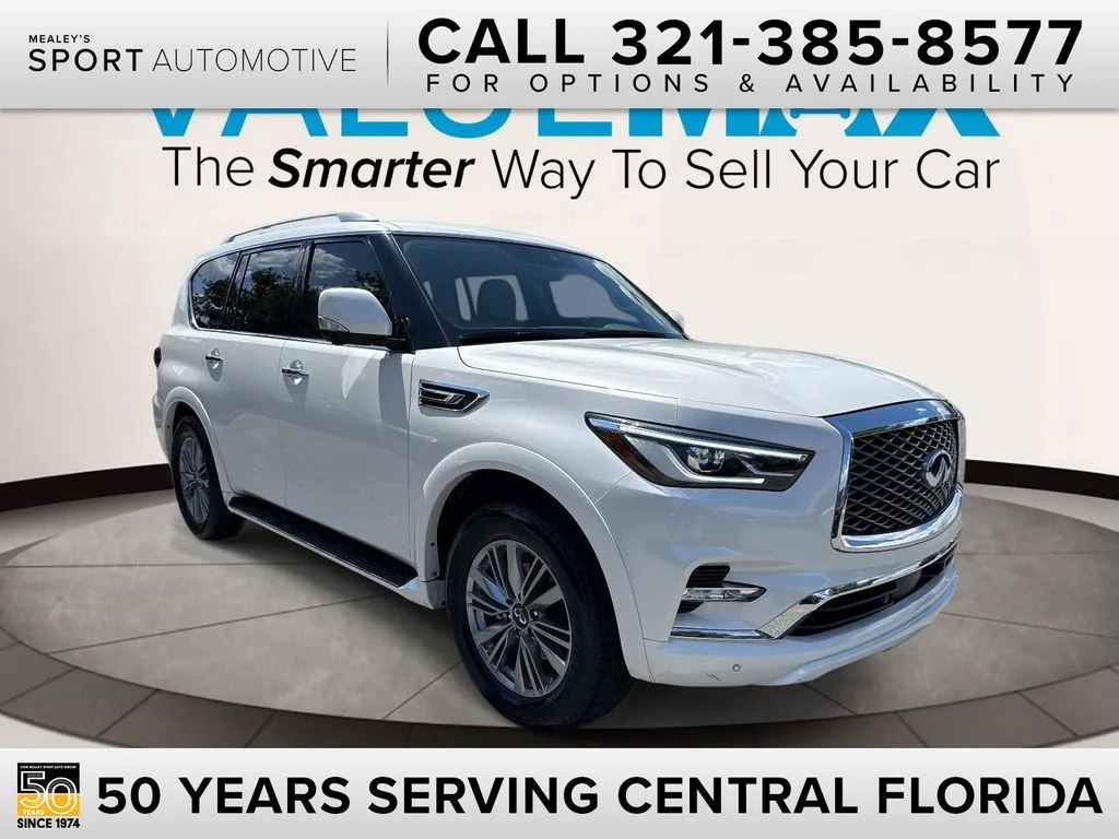 Used 2022 White INFINITI LUXE image 1