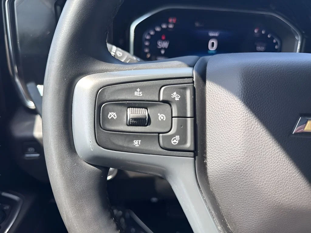 Used 2025 White Chevrolet LT image 14