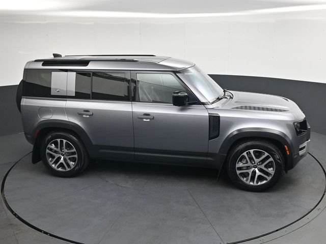 Used 2020  Land Rover SE image 30