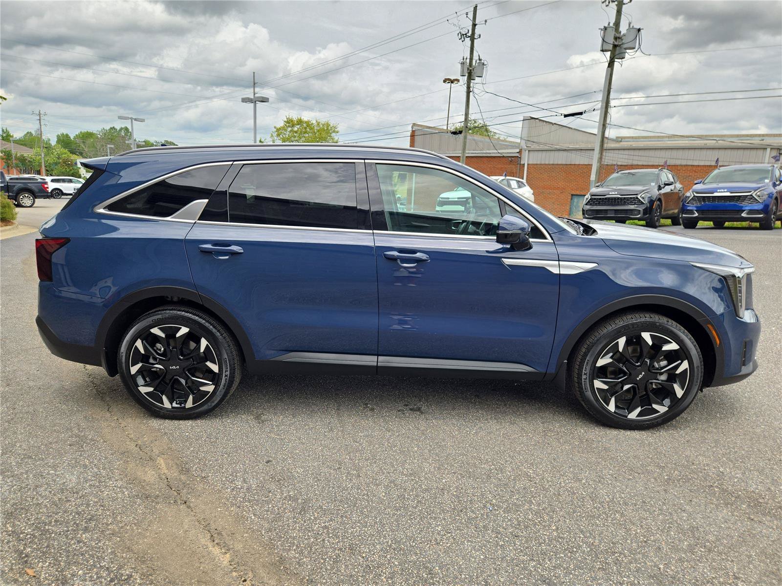 Used 2025 Midnight Lake Blue Kia EX image 5