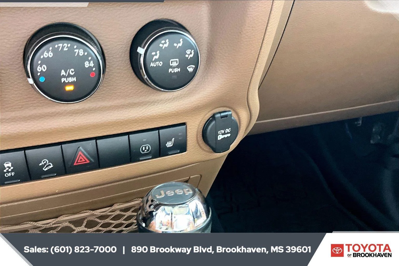 Used 2016 Granite Crystal Metallic Clearcoat Jeep Sahara image 23