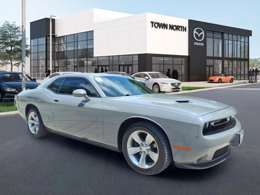 2017 Dodge Challenger SXT's photo