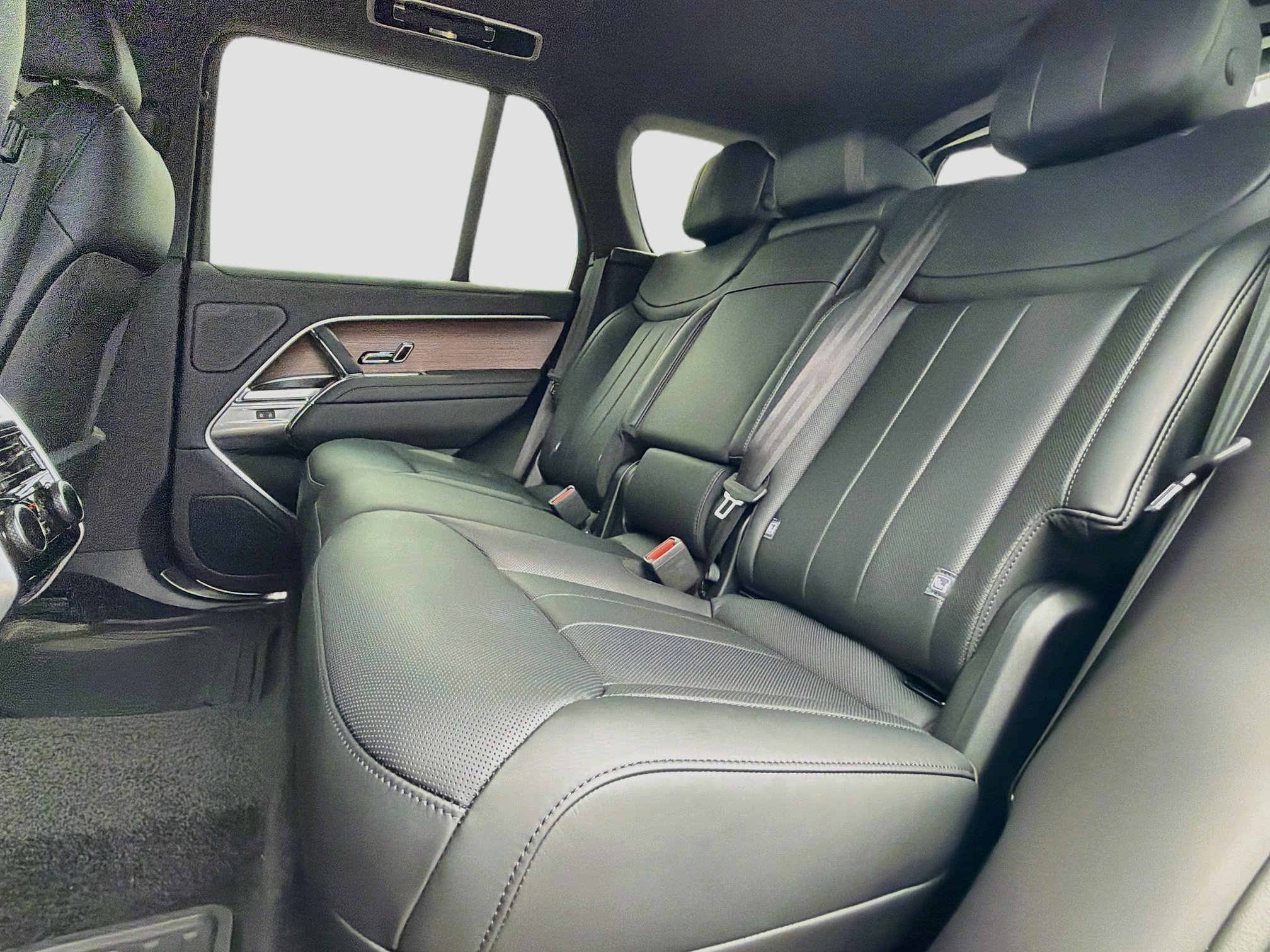 New 2026 Santorini Black Land Rover SE image 22