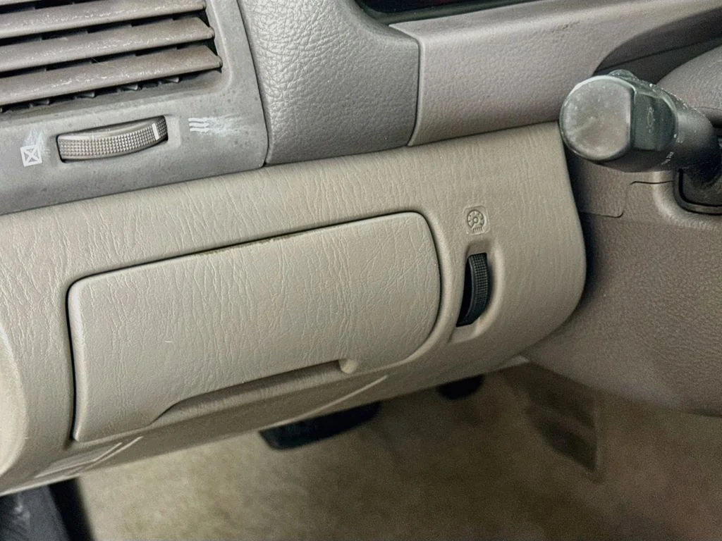 Used 2005 Lunar Mist Metallic Toyota STD image 11