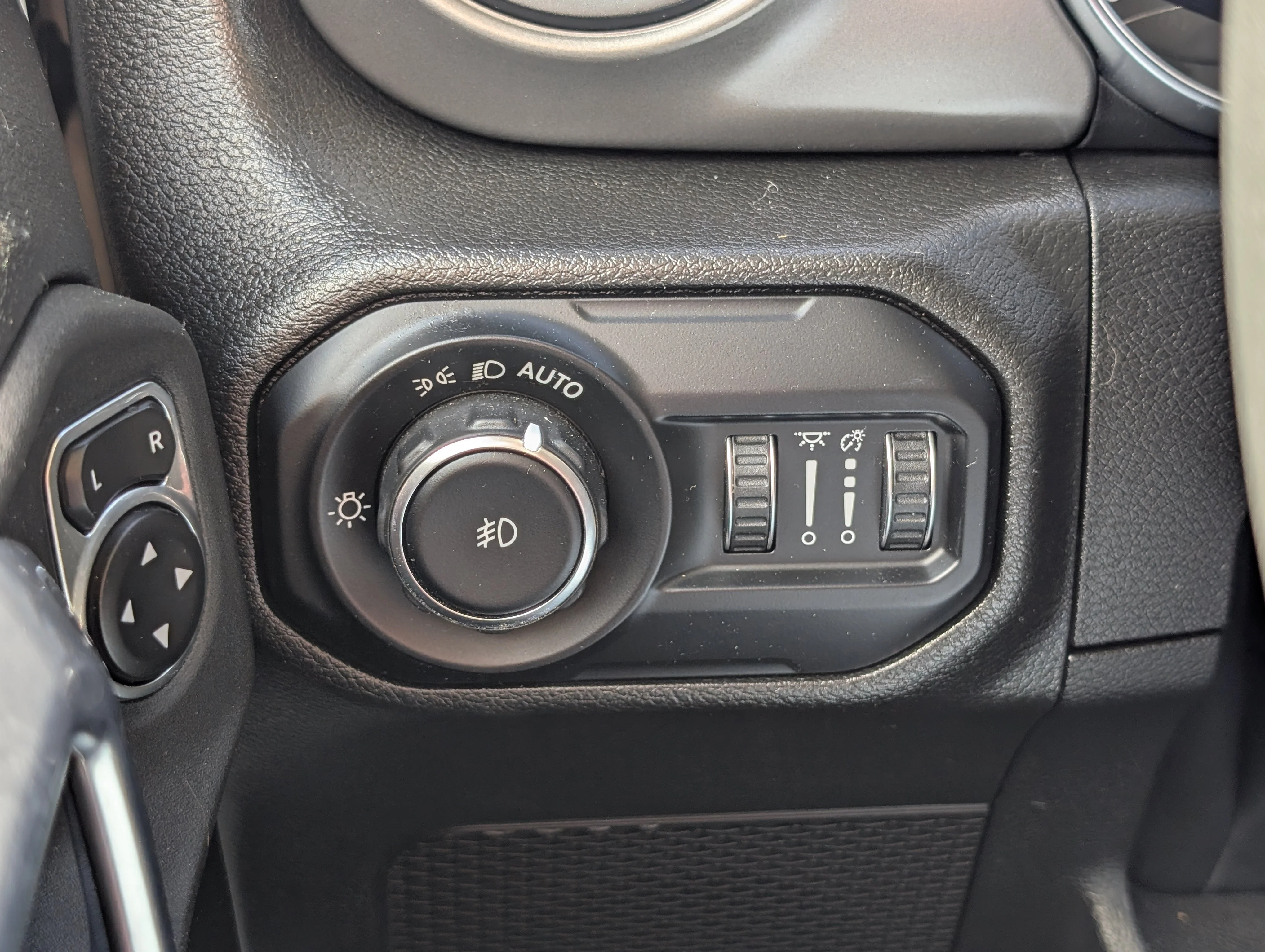 Used 2021 Bright White Jeep Unlimited Sport image 25
