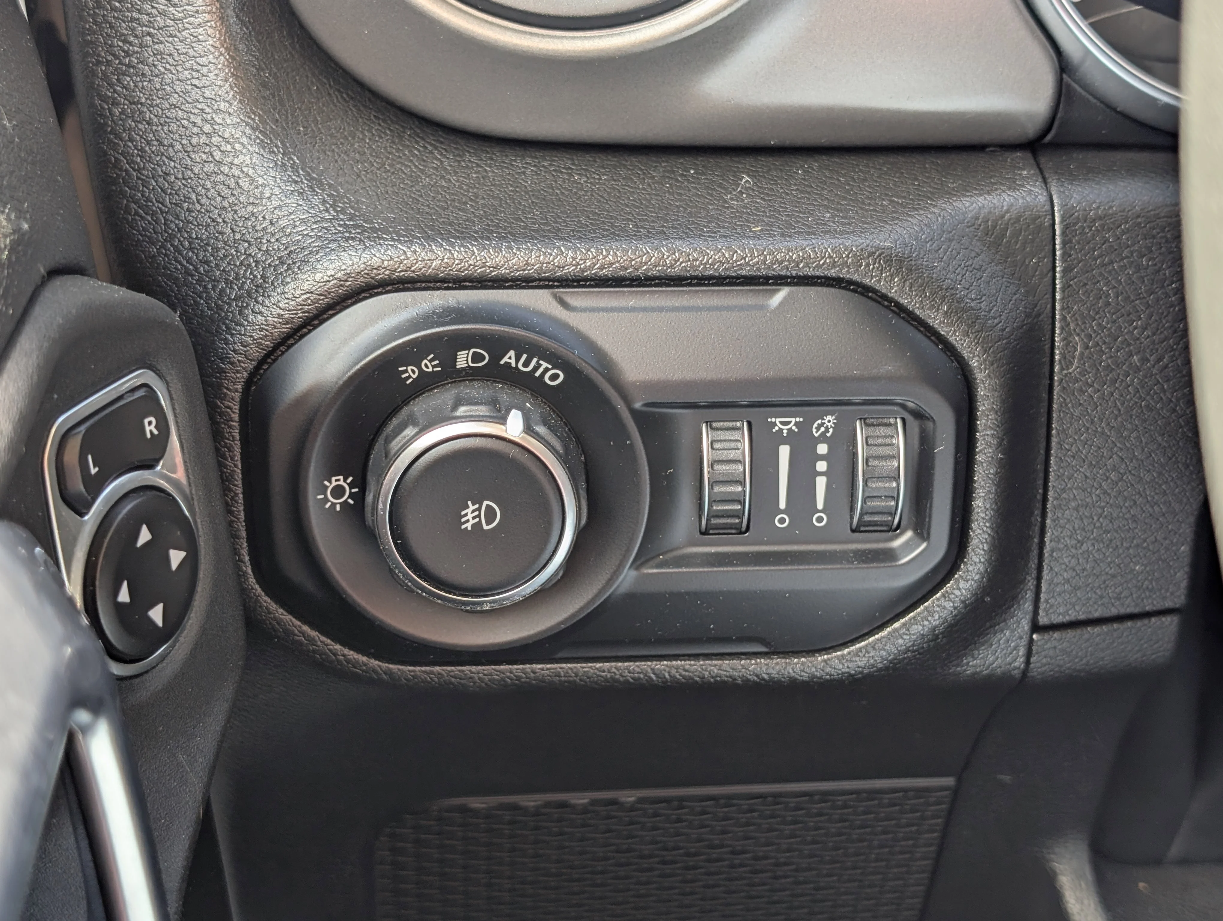 Used 2021 Bright White Jeep Unlimited Sport image 25