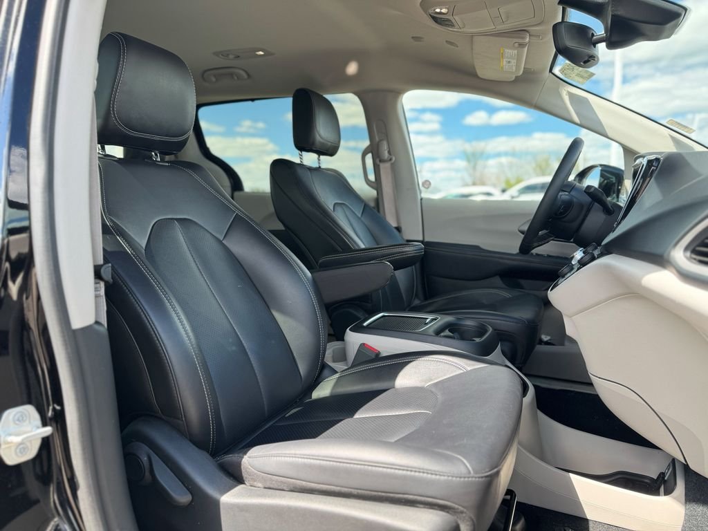 2024 Chrysler Pacifica Touring L - Photo 28