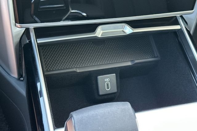 New 2026 Ostuni Pearl White Land Rover SE image 19