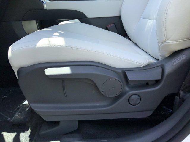 New 2026 White,Serenity Hyundai SE image 18