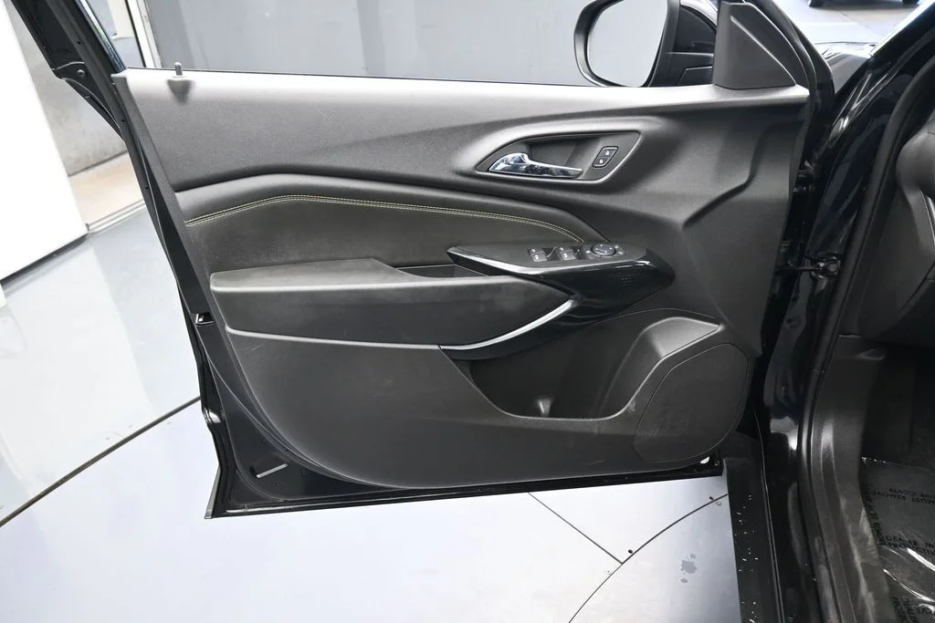 Used 2025 Mosaic Black Metallic Chevrolet LT image 10