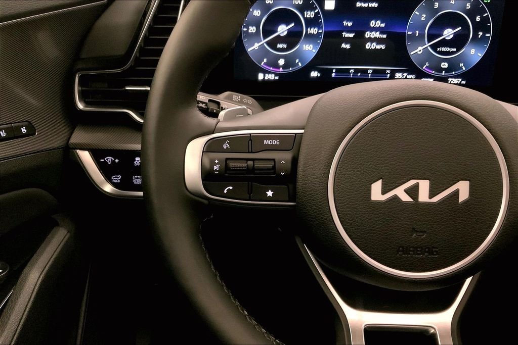 Used 2025 Snow White Pearl Kia SX-Prestige image 18