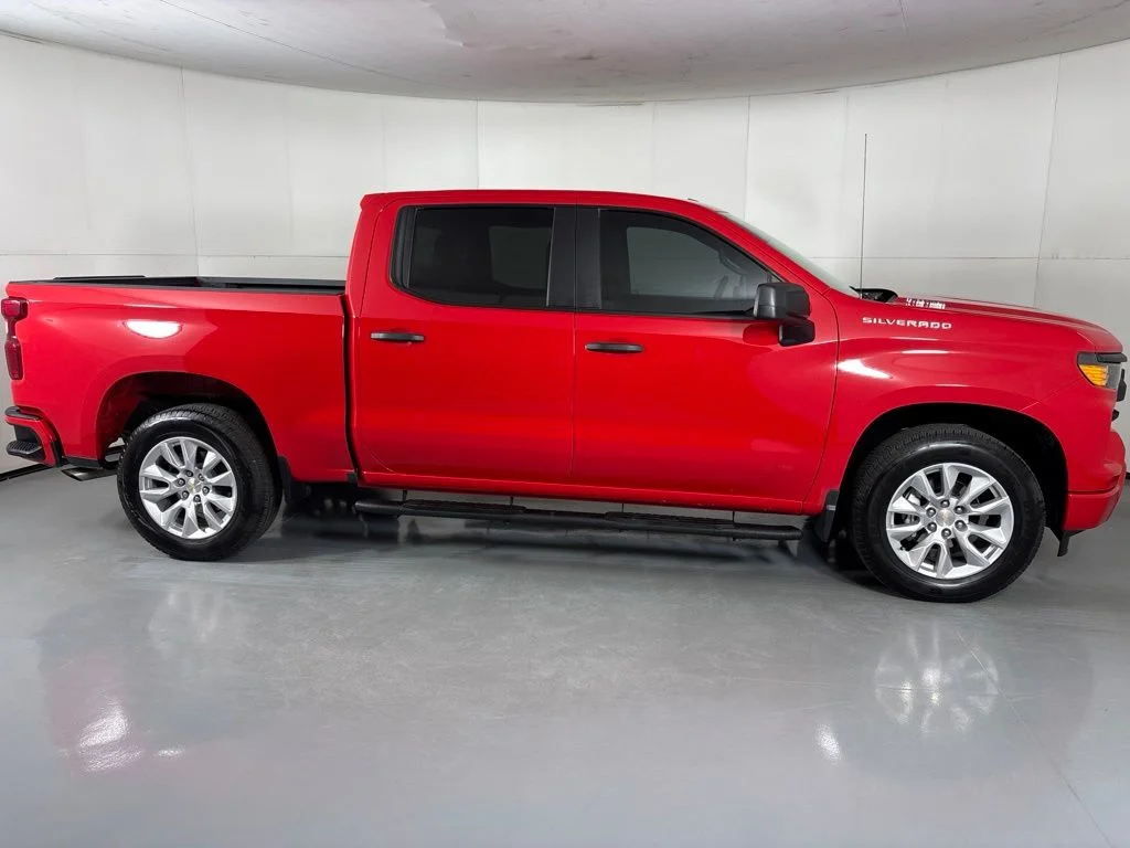 Used 2025 Red Chevrolet Custom image 9