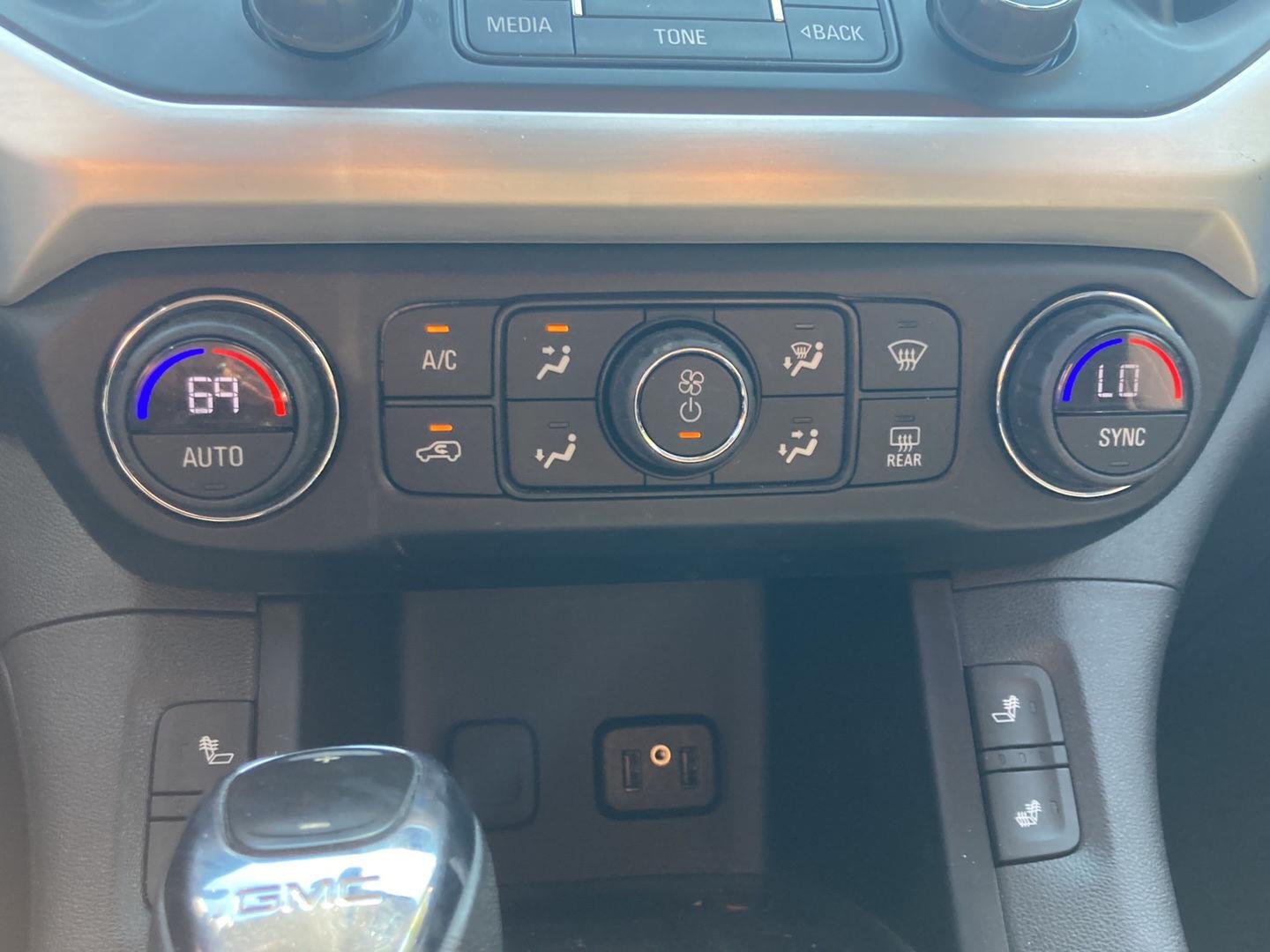 Used 2019  GMC SLE-2 image 21