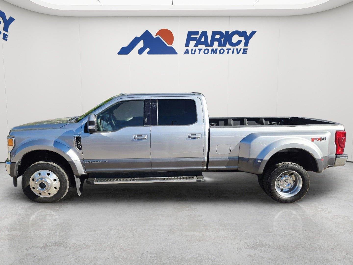 Used 2022 Iconic Silver Ford Lariat image 4