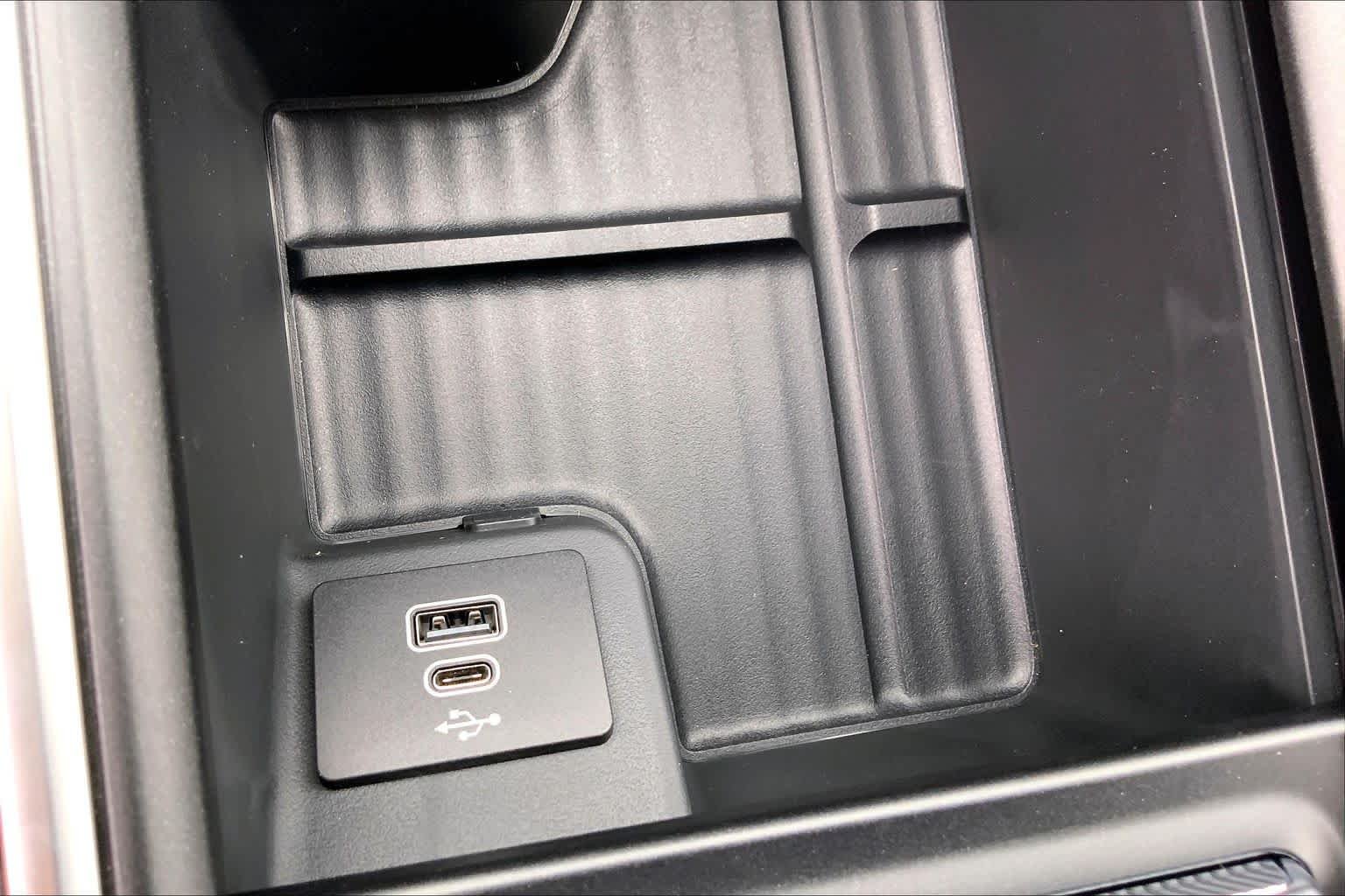 New 2026 Agate Black Metallic Ford Platinum® image 19