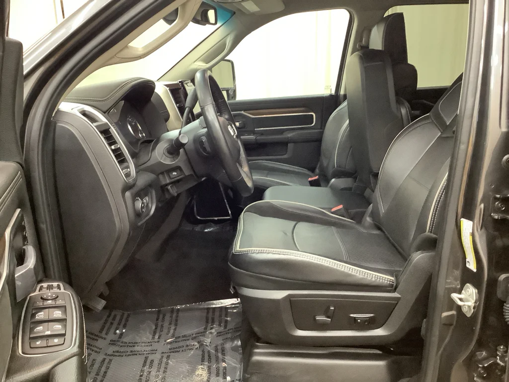 Used 2024 Granite Crystal Metallic Clearcoat Ram Laramie image 15