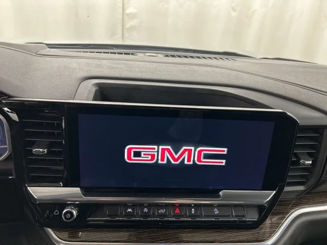 Used 2022 Silver GMC Elevation image 14