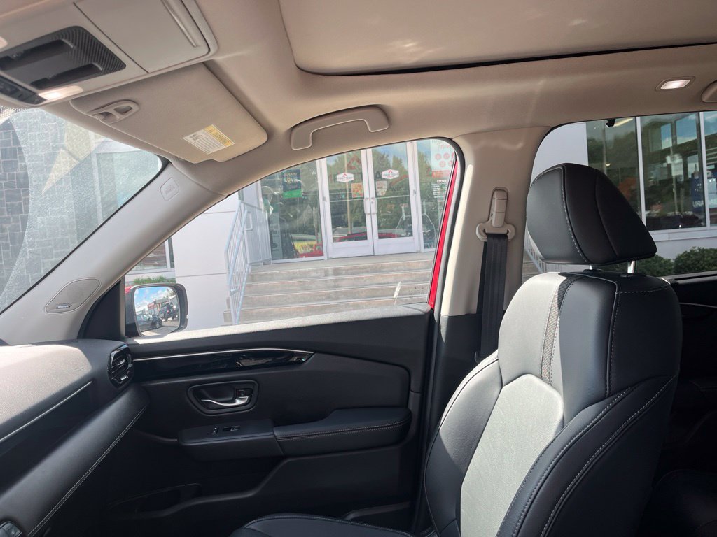 Used 2025 Red Honda Touring image 12