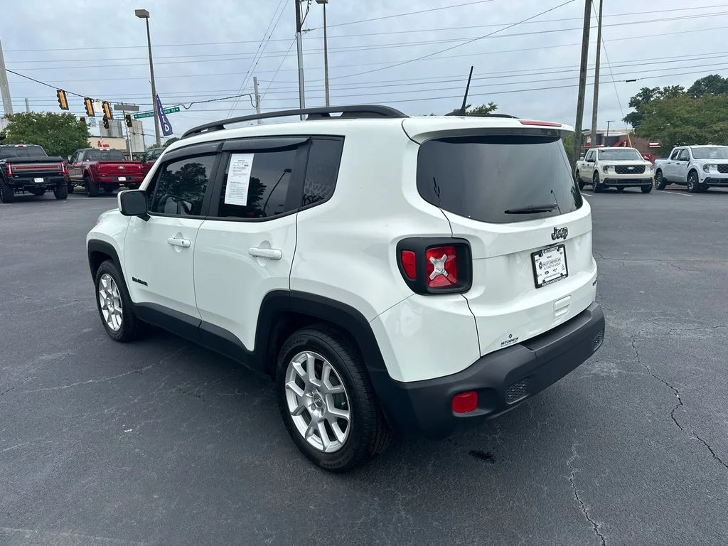 Used 2019 White Jeep Latitude image 5