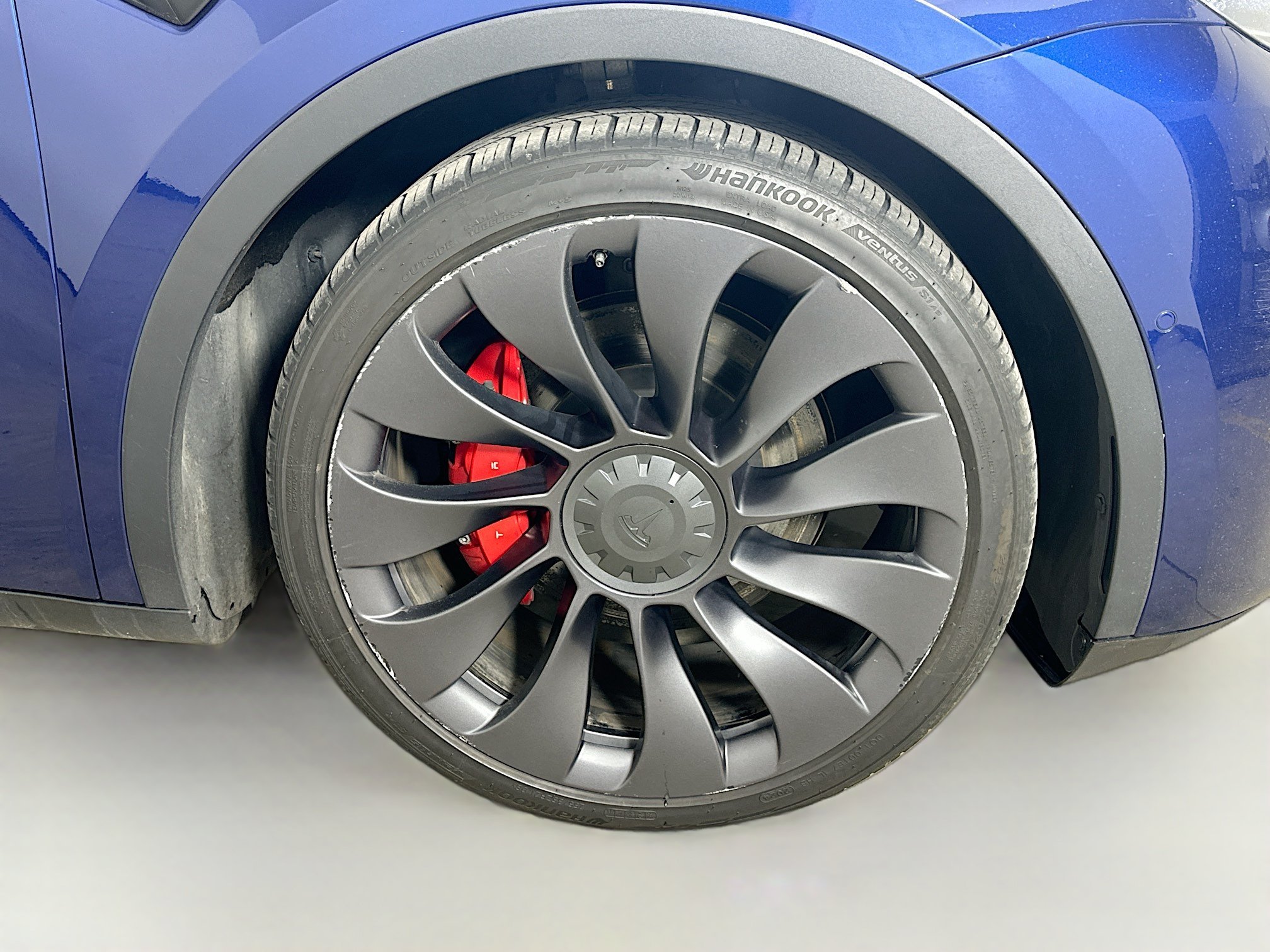 Used 2021  Tesla Performance image 10