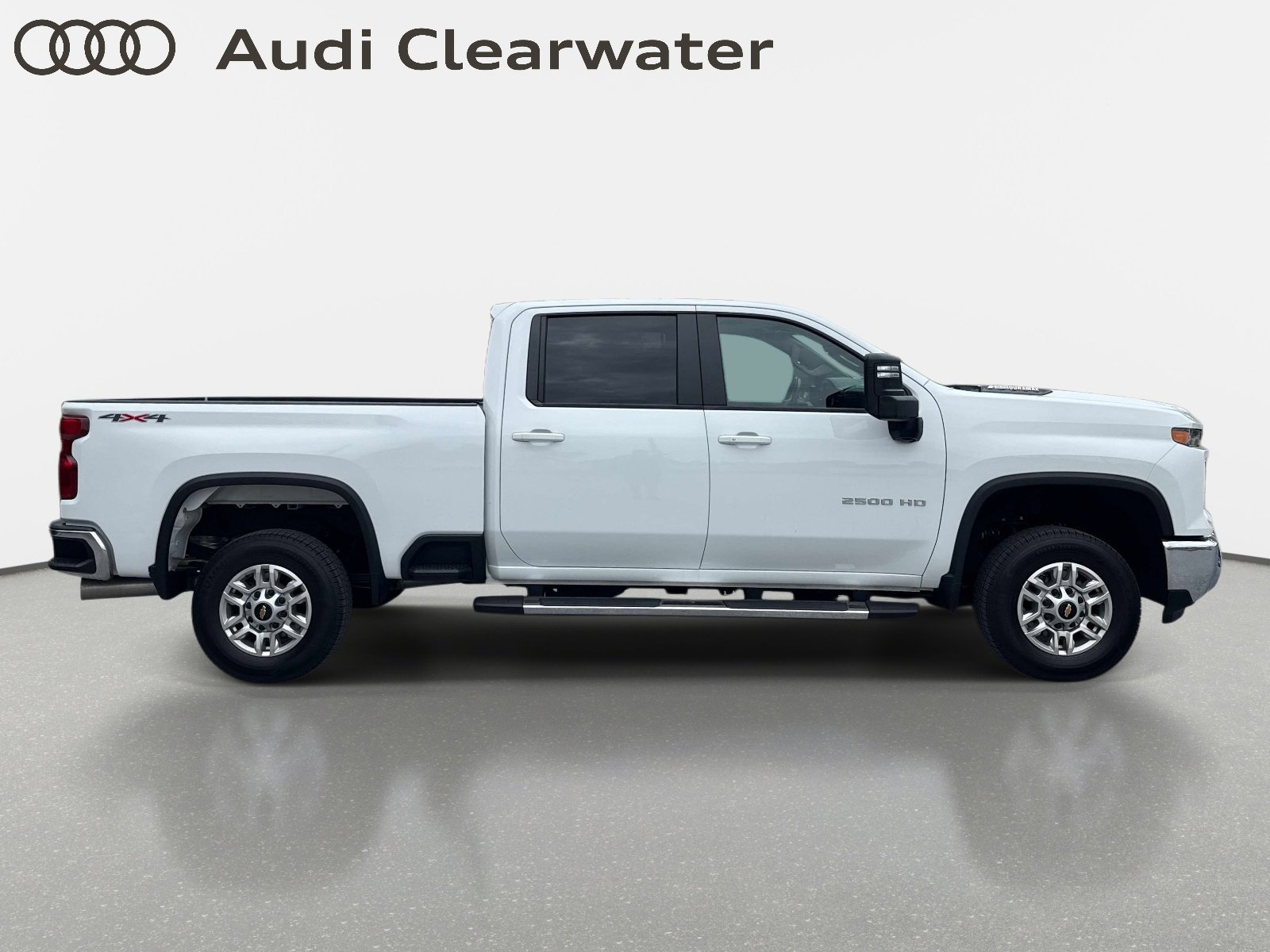 Used 2025 Summit White Chevrolet LT image 5