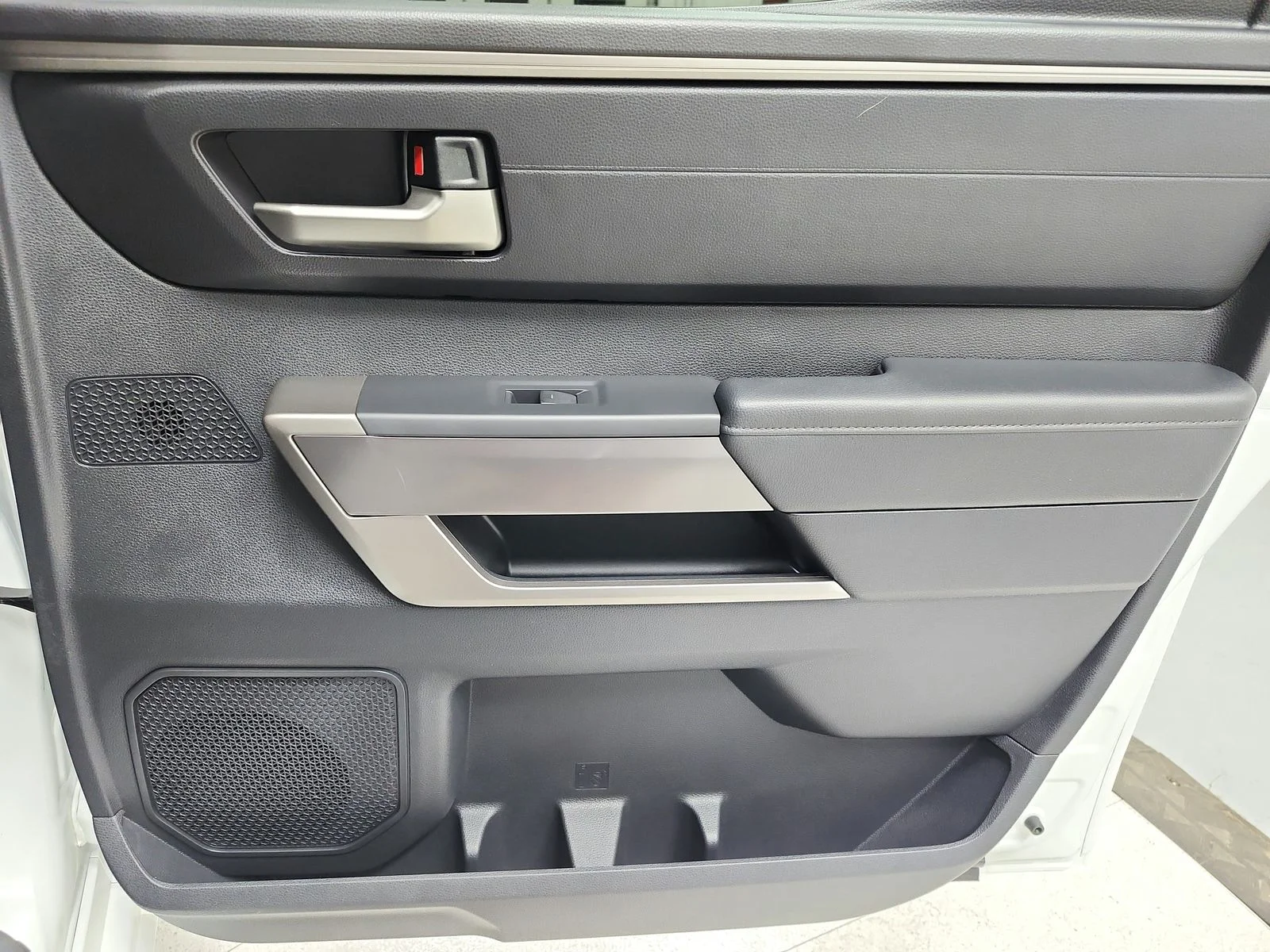Used 2022 White Toyota SR5 image 40