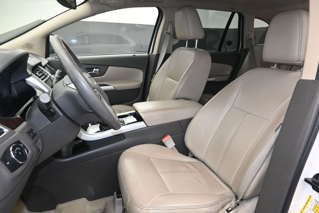 Used 2011 White Ford Limited image 15