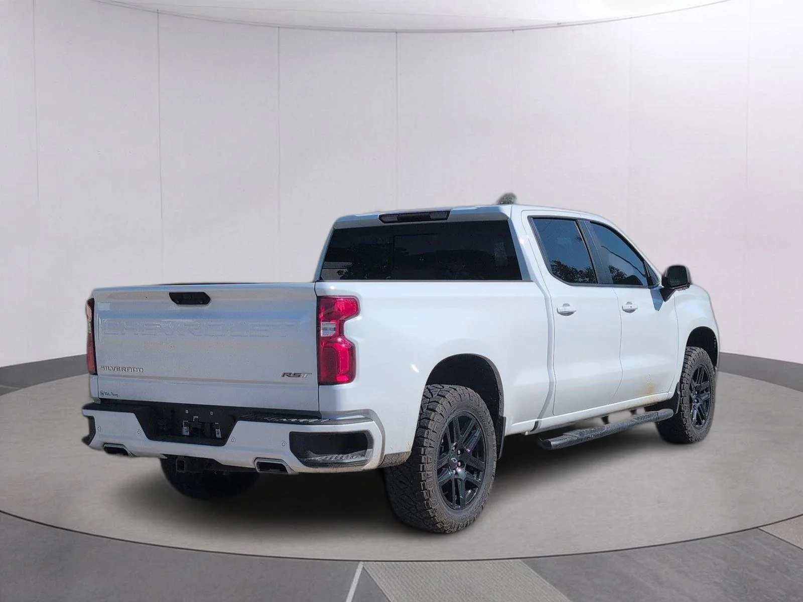 Used 2025 Summit White Chevrolet RST image 5