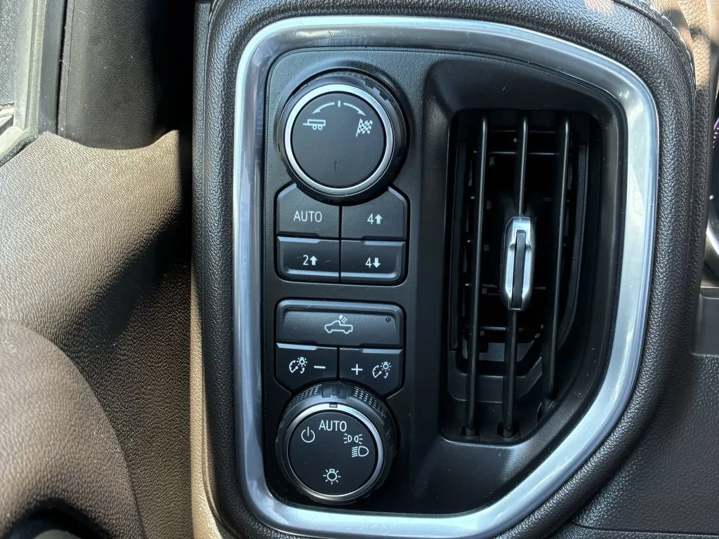 Used 2019 BLACK Chevrolet LT image 30