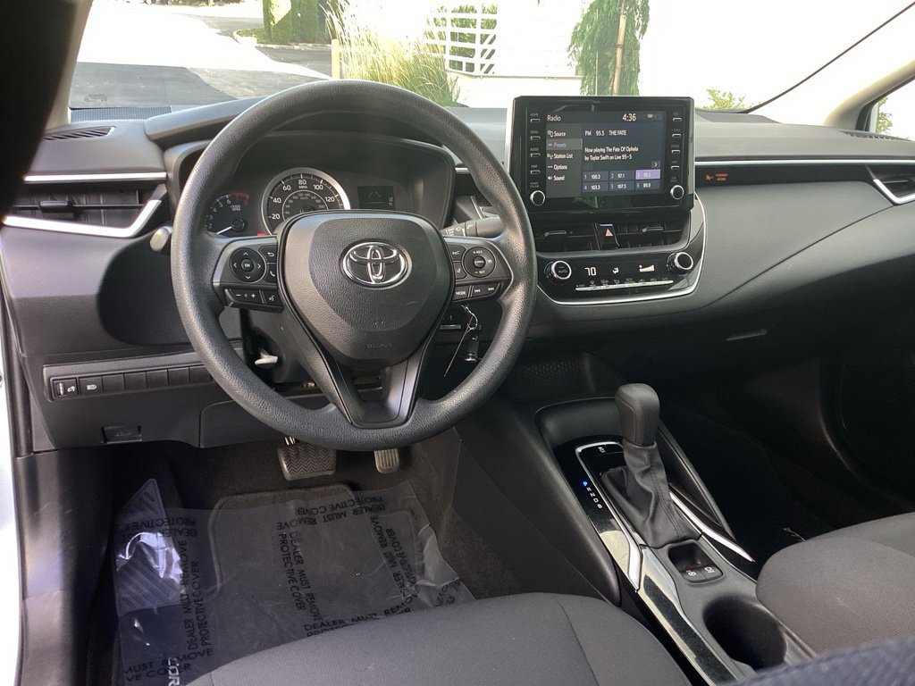 Used 2020 White Toyota LE image 10