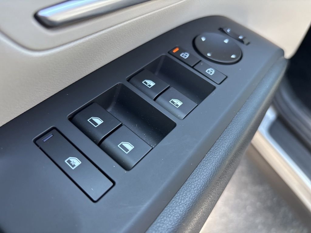 Certified Used 2025 Silver Hyundai SEL Convenience image 19