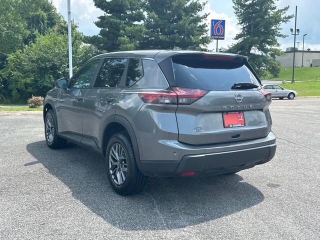 Used 2024 Gray Nissan S image 7