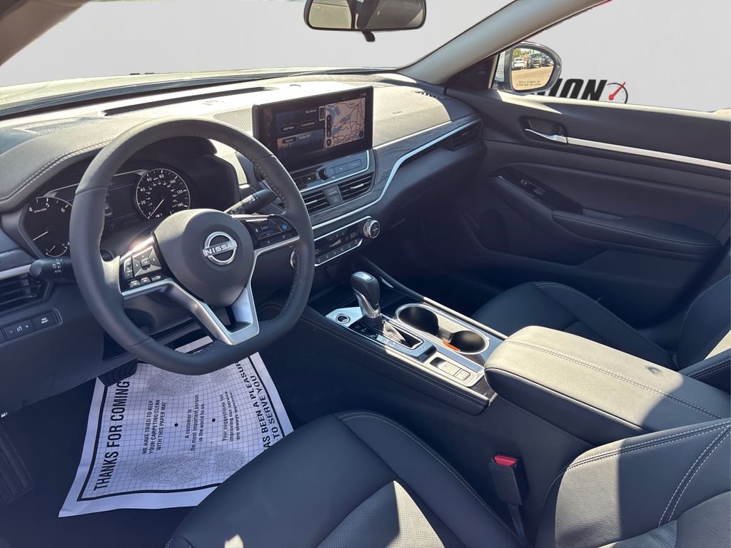 2025 Nissan Altima SL - Photo 9