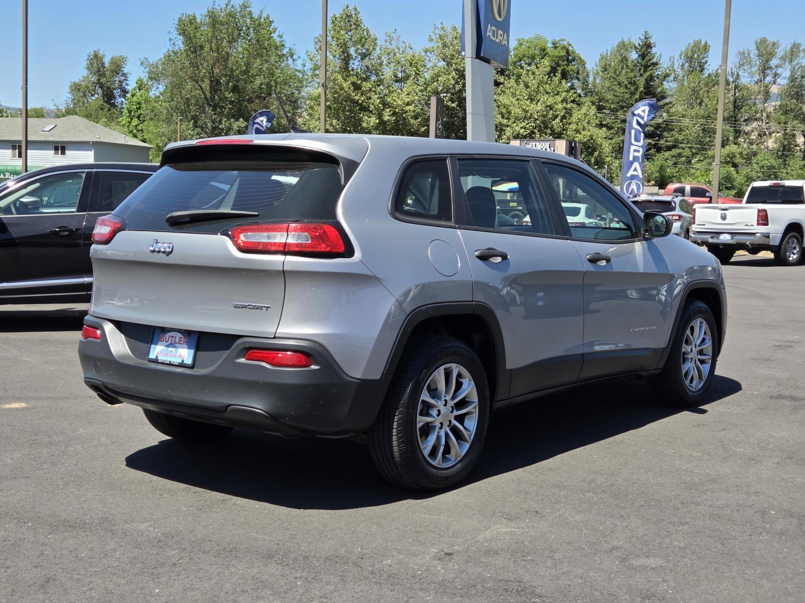 Used 2016 Billet Silver Metallic Clearcoat Jeep Sport image 5
