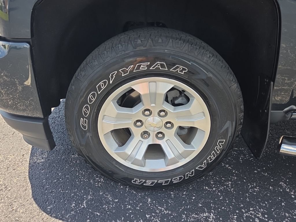 Used 2019 Gray Chevrolet LT image 17