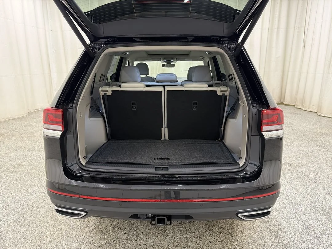 New 2026 Deep Black Pearl Volkswagen 2.0T SE w/Technology image 17