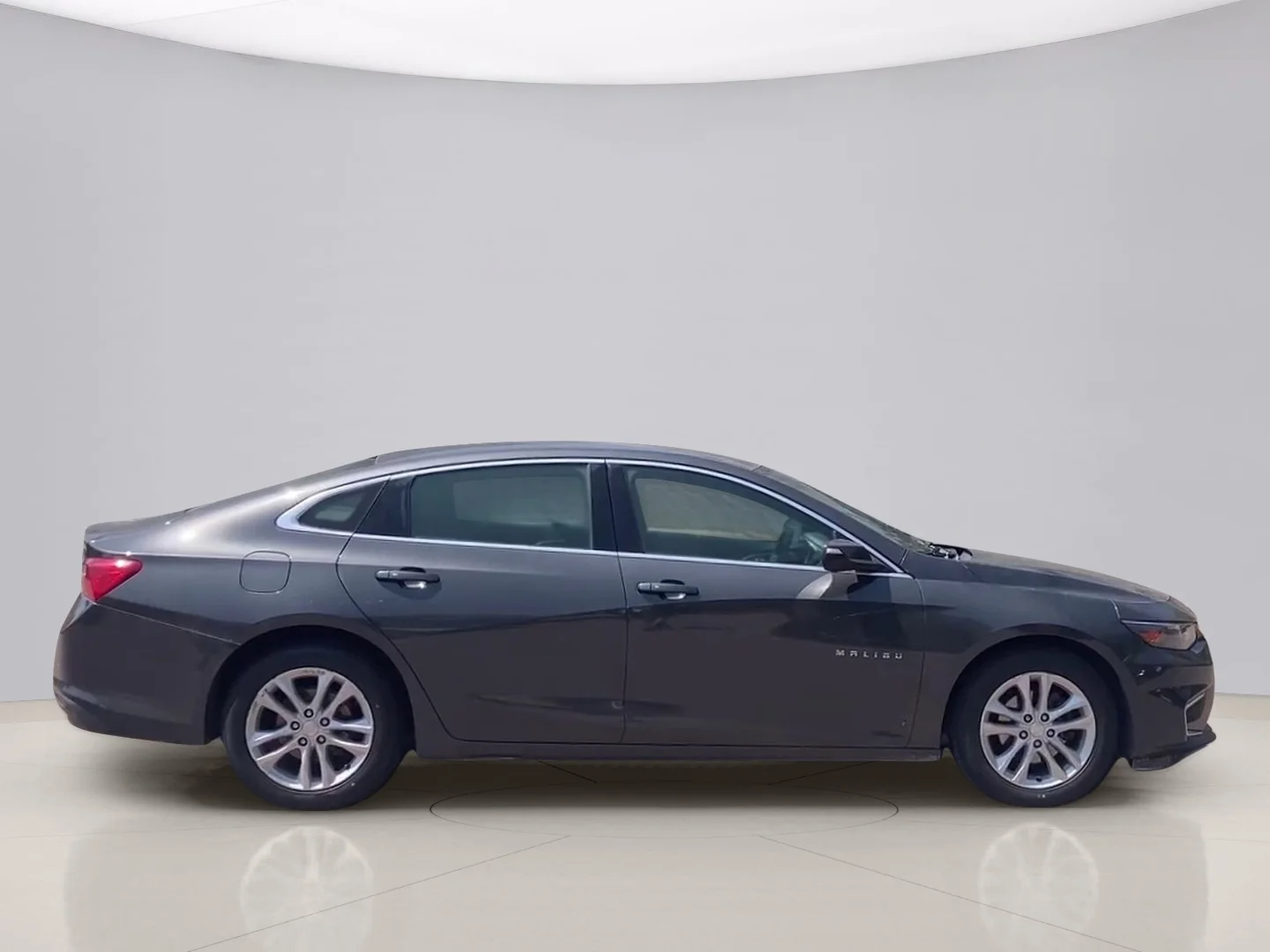 Used 2017 Gray Chevrolet 1LT image 6