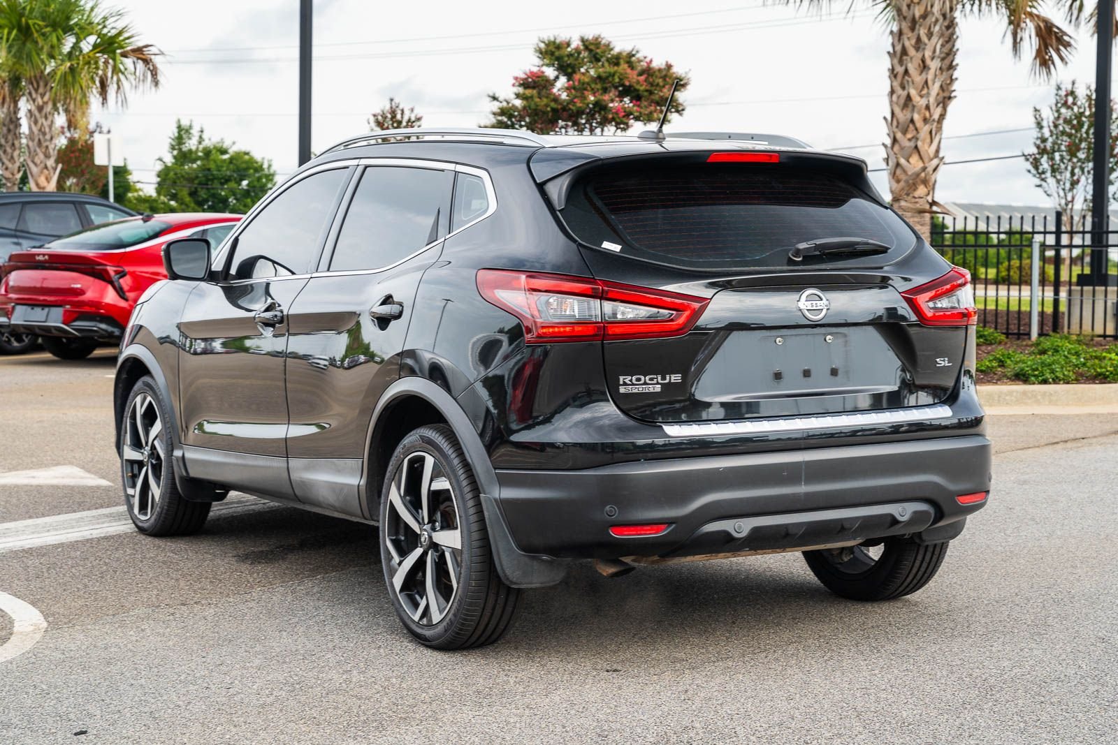 Used 2020 Black Nissan SL image 5