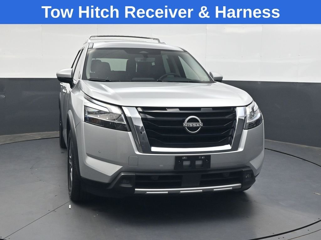 Used 2023 Silver Nissan SL image 9