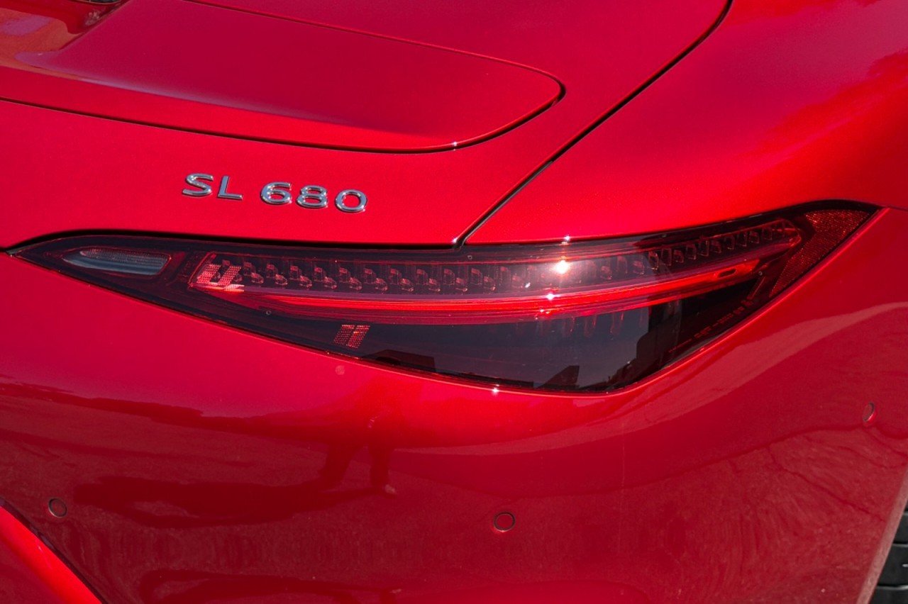New 2026 MANUFAKTUR garnet red metallic (Red Ambiance) Mercedes-Benz Maybach SL 680 Monogram Series Roadster image 25