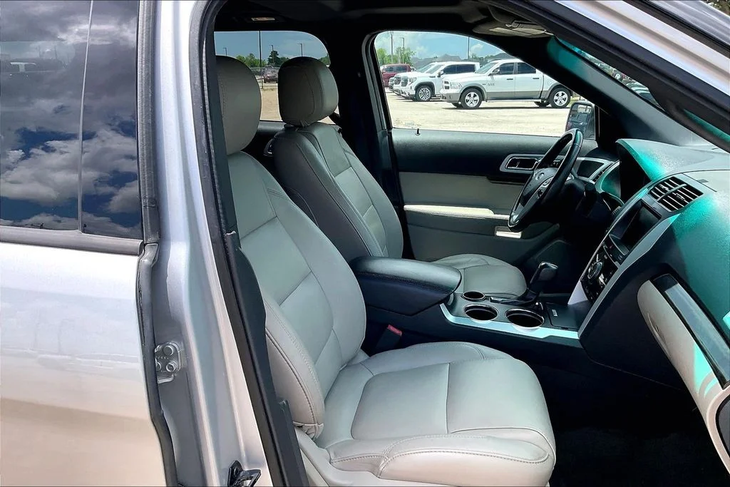 Used 2013 Silver Ford Limited image 30