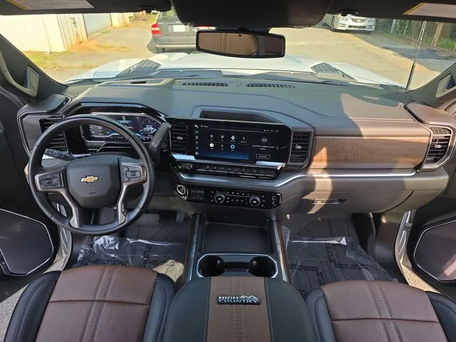 Used 2024 White Chevrolet High Country image 10