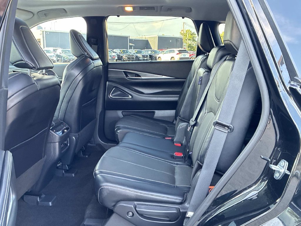 Used 2023 Black INFINITI LUXE image 17