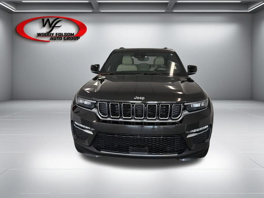 Used 2024  Jeep Limited image 2