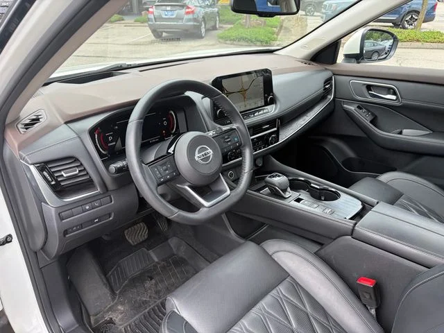 Used 2021 White Nissan Platinum image 2