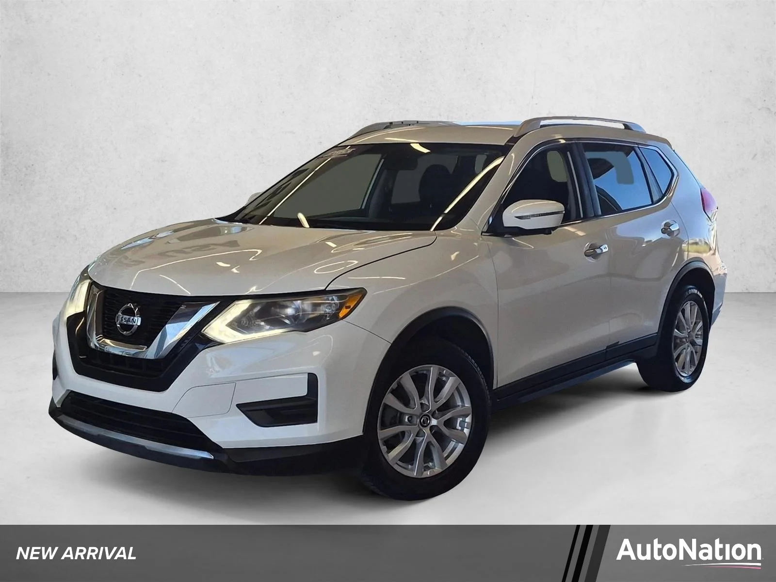 Used 2017 Glacier White Nissan SV image 1