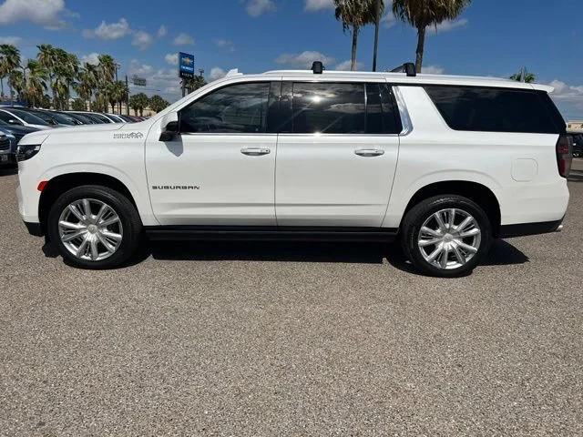 Used 2022 IRIDESCENT PEARL TRICOAT Chevrolet High Country image 4