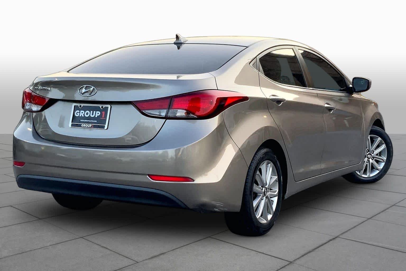 Used 2014 Desert Bronze Hyundai SE image 13