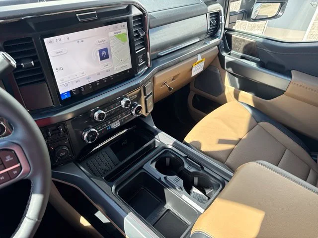New 2027 Oxford White Ford Lariat image 56